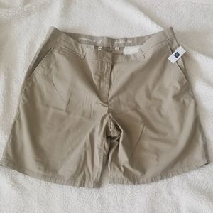 Gap Boyfriend Roll up khakis casual short